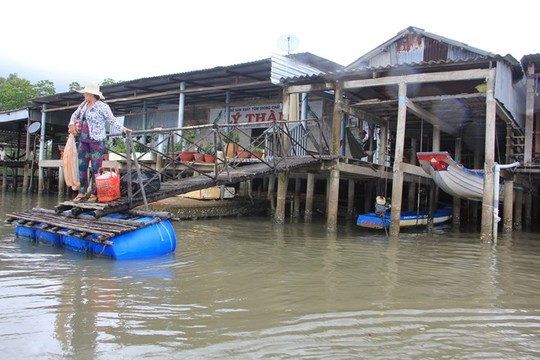 Cà[-]Mau:[-]Độc[-]đáo[-]cảnh[-]lấy[-]sông[-]làm[-]mặt[-]tiền[-]nhà